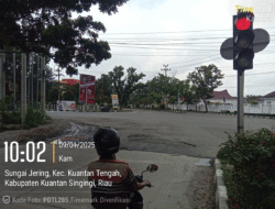 Gara-gara Truk Lebihi Tonase Jalan Rusak di Kuansing, Pemprov Riau Diminta Tegas