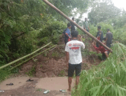 Jalur Naga-Mata Wae Ditutup Tanah Longsor, Akses Transportasi Terputus, Pemkab Manggarai Barat Diminta Gerak Cepat 4 Jalur Naga-Mata Wae Ditutup Tanah Longsor, Akses Transportasi Terputus, Pemkab Manggarai Barat Diminta Gerak Cepat