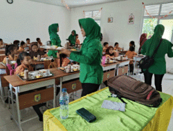 143 Murid Siswa SD di Sei Rampah Nikmati Makan Gratis 9 143 Murid Siswa SD di Sei Rampah Nikmati Makan Gratis