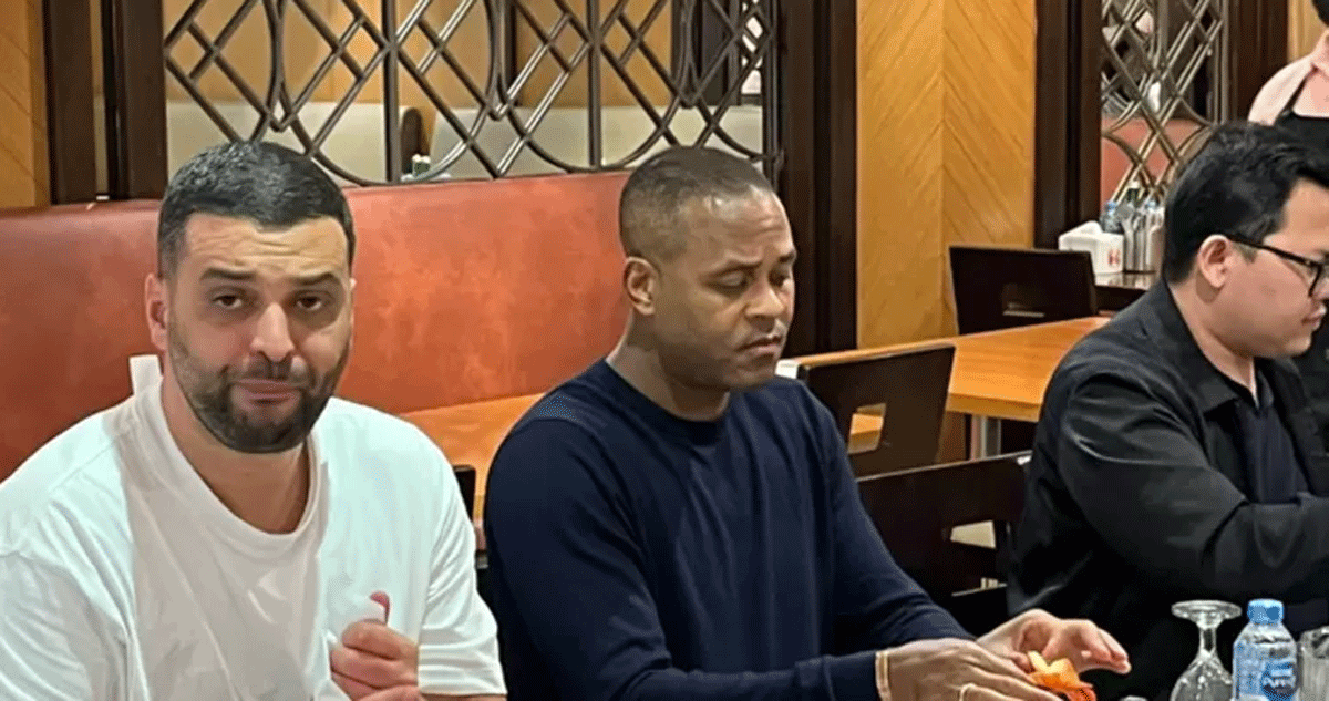 Pelatih baru Timnas Indonesia, Patrick Kluivert makan di restoran Padang, Sari Ratu di Plaza Indonesia, Jakarta, Selasa (14/1/2025).