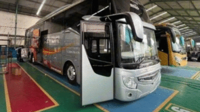 Gak Mau Kalah dari yang Lain, Miyor Hadirkan Empat Bus Tronton di Lintasan Jakarta-Sumbar