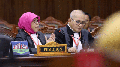 Tim kuasa hukum Pemohon, Sri Harini dan Hendrichus Yossianto dalam sidang Pemeriksaan Pendahuluan Perkara Nomor 165/PHPU.BUP-XXIII/2025 Perselisihan Hasil Pemilihan Umum Bupati Manokwari Selatan. (Humas/Ifa)