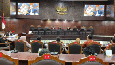 Mahkamah Konstitusi (MK) menggelar sidang pemeriksaan pendahuluan perkara Perselisihan Hasil Pemilihan Umum (PHPU) Kota Sawahlunto dengan nomor registrasi 50/PHPU.WAKO-XXIII/2025. Sidang yang dipimpin Panel I MK ini dihadiri Hakim Konstitusi Suhartoyo, M. Guntur Hamzah, dan Daniel Yusmic Pancastaki Foekh. Sidang berlangsung di Gedung MK, Jakarta, Jumat (10/1/2025).