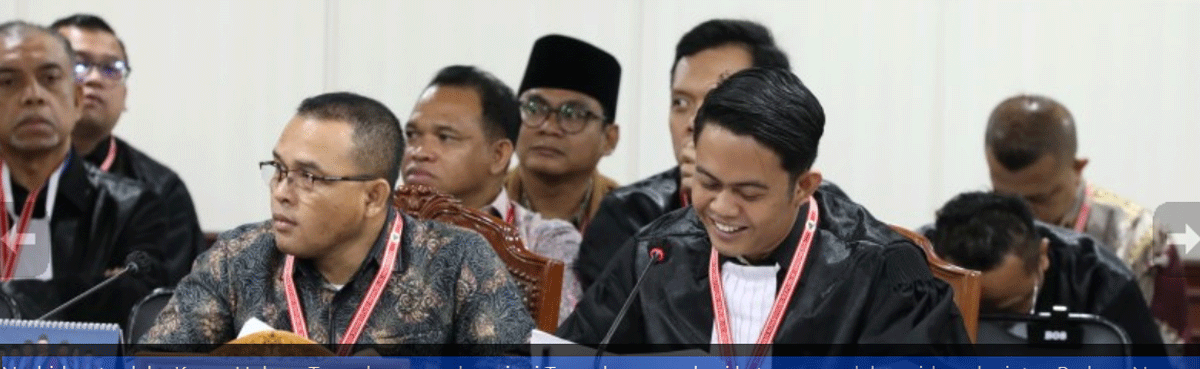 Nurhidayat selaku Kuasa Hukum Termohon mendampingi Termohon memberi keterangan dalam sidang lanjutan Perkara Nomor 139/PHPU.BUP-XXIII/2025 Perselisihan Hasil Pemilihan Umum Bupati (PHPU Bup) di hadapan Majelis Hakim Panel 2 yang dipimpin Wakil Ketua MK Saldi Isra dengan didampingi Hakim Konstitusi Ridwan Mansyur dan Hakim Konstitusi Arsul Sani, di Ruang Sidang Gedung II MK. Kamis (23/1/2025). Humas/Teguh