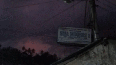 Ruas jalan Payakumbuh-Lintau yang minim penerangan yang menimbulkan was-was di kalangan pengendara.