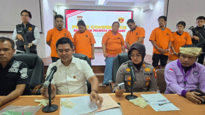 Kasat Reskrim Polresta Pekanbaru, Kompol Bery Juana Putra didampingi Kapolsek Limapuluh AKP Viola Anggreni, Senin (20/1/2025) beri keterangan pers.