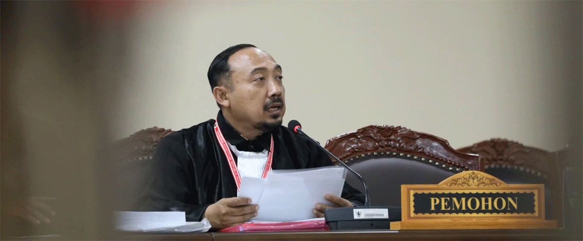 Pemohon mencabut permohonan dalam sidang Panel 2 yang dipimpin Wakil Ketua MK Saldi Isra dengan didampingi Hakim Konstitusi Ridwan Mansyur dan Hakim Konstitusi Arsul Sani, di Ruang Sidang Gedung II MK, Rabu (8/1/2025). (Humas/Teguh)