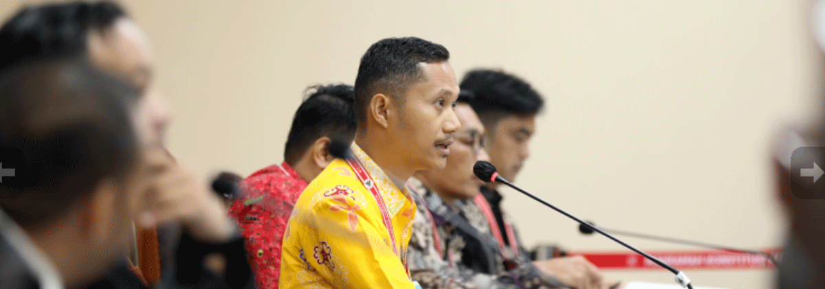 Rahmad Ramli selaku Bawaslu Padang memberikan keterangan sidang beragendakan Mendengarkan Jawaban Termohon, Keterangan Pihak Terkait, dan Keterangan Bawaslu, Rabu (25/1/2025) dalam siding MK di Jakarta. (Humas/Ifa)