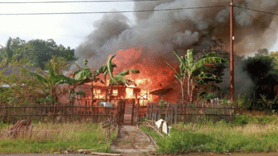 Kebakaran di Desa Macang Tanggar kampung Lemes, Kecamatan Komodo, Kabupaten Manggarai Barat, Rabu (22/1/2025) sore.