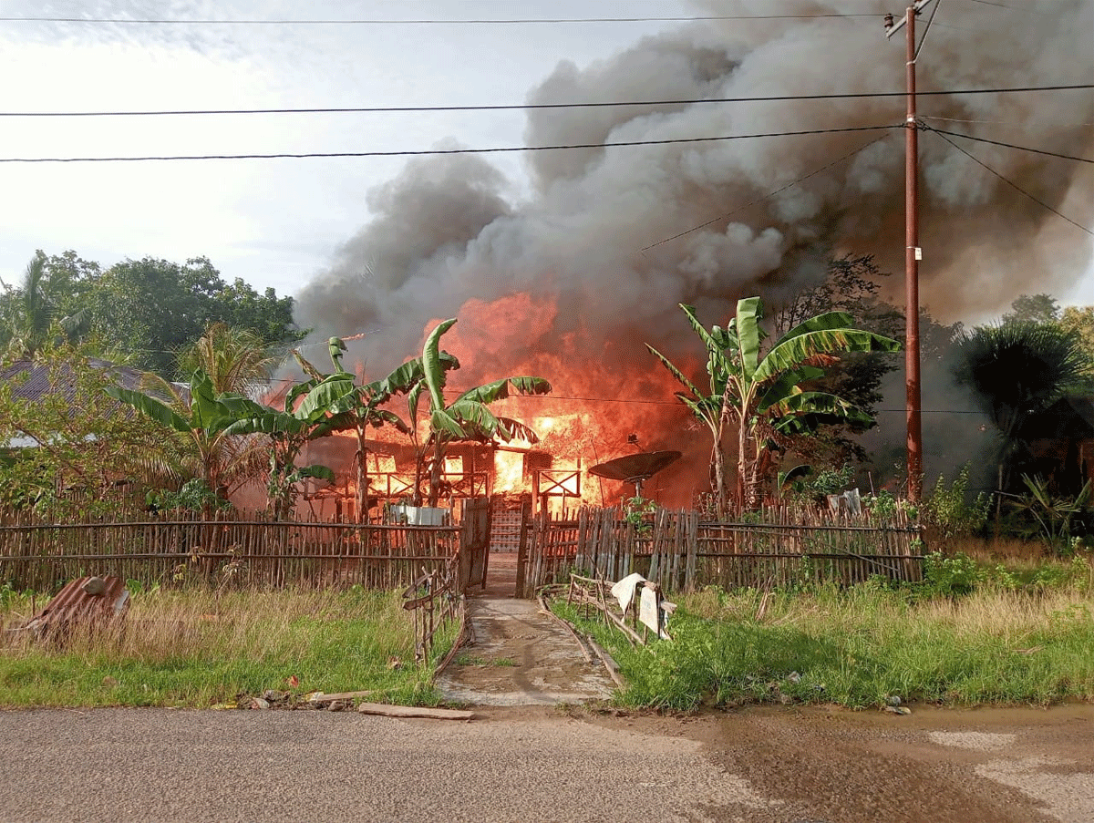 Kebakaran di Desa Macang Tanggar kampung Lemes, Kecamatan Komodo, Kabupaten Manggarai Barat, Rabu (22/1/2025) sore.