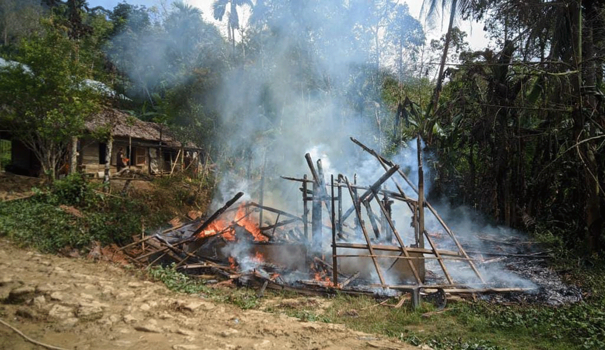 Rumah milik Faogoziduhu Halawa (79), warga Dusun VII, Desa Lasara Siwalubanua, Kecamatan Mau, Kabupaten Nias ludes dilalap si jago merah, Selasa (14/1/2025) sekira pukul 14.35.