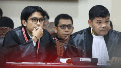 Rizal Fahlevi selaku Kuasa Hukum Pemohon memberi keterangan dalam sidang Perselisihan Hasil Pemilihan Umum Bupati (PHPU Bup) Perkara Nomor 77/PHPU.BUP-XXIII/2025 dihadapan Majelis Hakim Panel 2 yang dipimpin Wakil Ketua MK Saldi Isra dengan didampingi Hakim Konstitusi Ridwan Mansyur dan Hakim Konstitusi Arsul Sani di Ruang Sidang Gedung II MK. Selasa (14/1/2025). Humas/Teguh