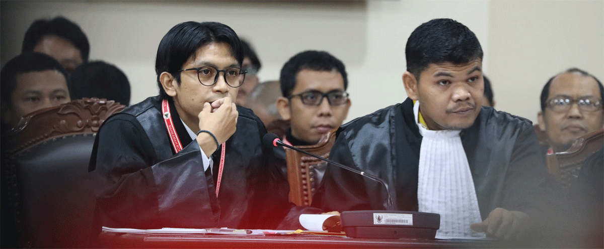 Rizal Fahlevi selaku Kuasa Hukum Pemohon memberi keterangan dalam sidang Perselisihan Hasil Pemilihan Umum Bupati (PHPU Bup) Perkara Nomor 77/PHPU.BUP-XXIII/2025 dihadapan Majelis Hakim Panel 2 yang dipimpin Wakil Ketua MK Saldi Isra dengan didampingi Hakim Konstitusi Ridwan Mansyur dan Hakim Konstitusi Arsul Sani di Ruang Sidang Gedung II MK. Selasa (14/1/2025). Humas/Teguh