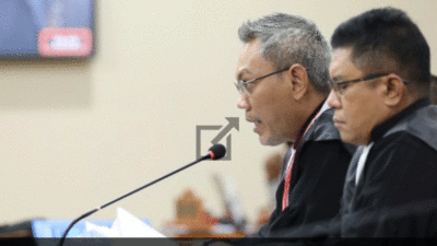 Jimmy Himawan selaku kuasa hukum Pihak Terkait saat memberikan keterangan perkara nomor 60/PHPU.WAKO-XXIII/2025 PHPU Wali Kota Payakumbuh, Selasa (21/1/2025). (Humas/Ifa)