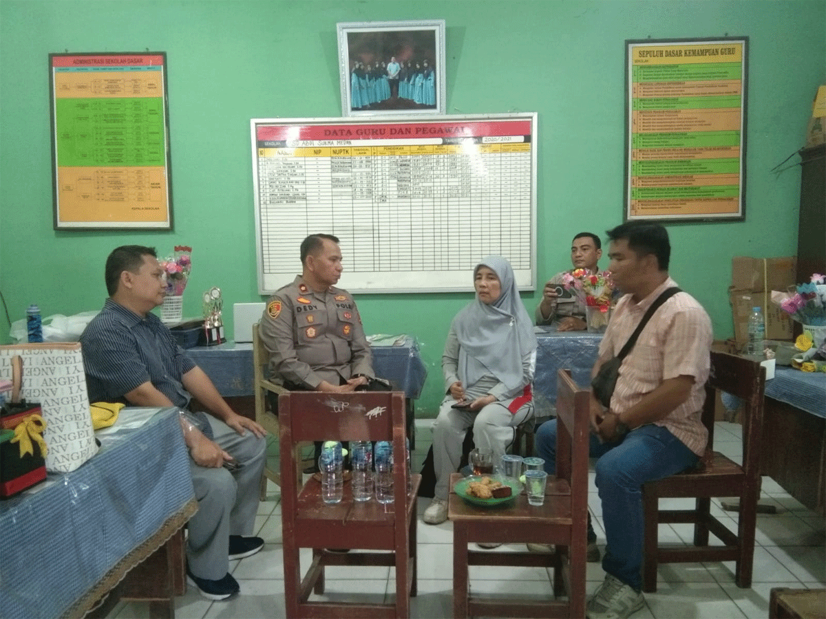 Polisi mediasi pihak terkait sehubungan dengan hukuman duduk di lantai yang diberikan pada seorang murid SD di Medan.