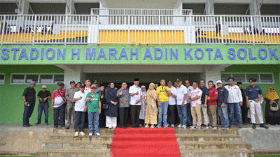 -Gubernur Sumatera Barat Mahyeldi Ansharullah resmikan Stadion H. Marah Adin di Kota Solok, Minggu (12/1/2025)