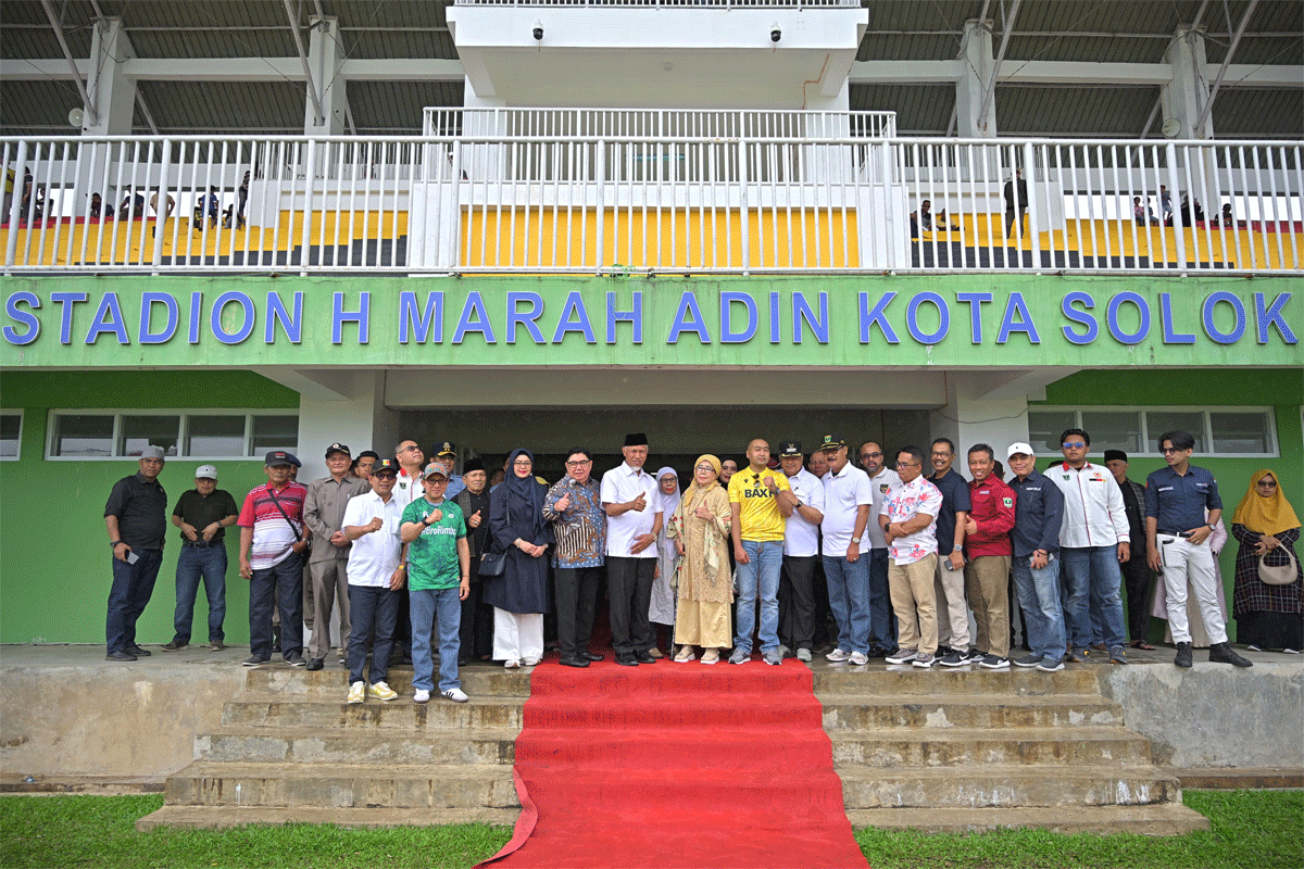 -Gubernur Sumatera Barat Mahyeldi Ansharullah resmikan Stadion H. Marah Adin di Kota Solok, Minggu (12/1/2025)