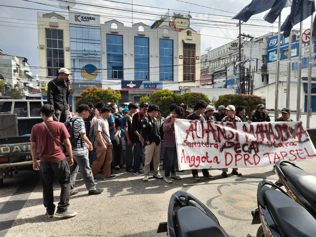 Aliansi Mahasiswa Sumatera Utara demo