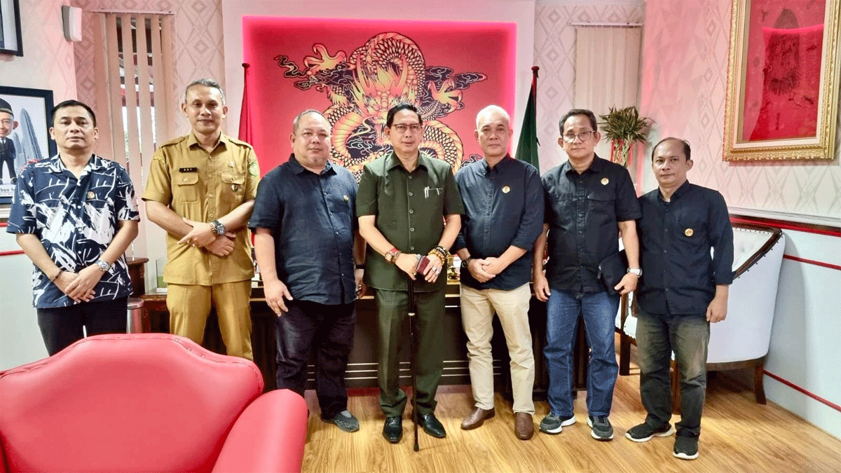 Foto bersama usai pertemuan