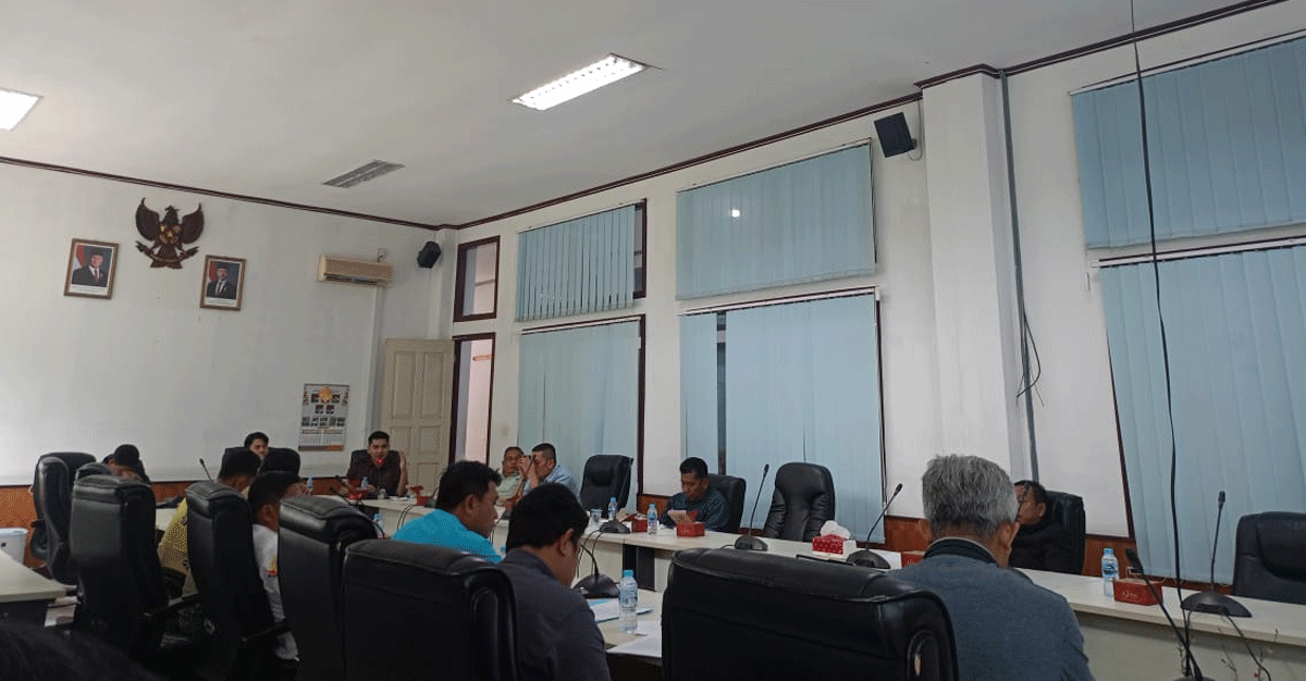 Rapat dengar pendapat di DPRD Kuansing
