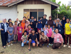 Serunya Nonton Bareng, Mahasiswa KKN dan Anak-anak Jorong Tanjuang Kaliang Nikmati Film Edukatif