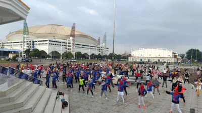 Ratusan warga senam bersama di Medan