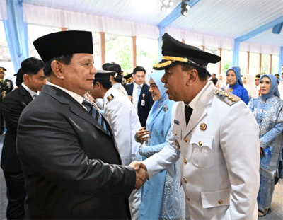 Presiden Prabowo salami Bupati Kuansing, Suhardiman Amby.