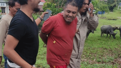 Terduga pelaku digring petugas setelah ditangkap di Muara Lembu.