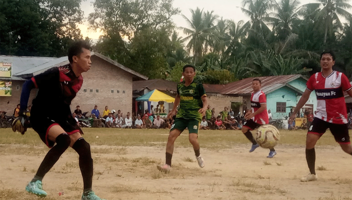 Pertandingan final Ramadhan Cup di Desa Mangga Dua