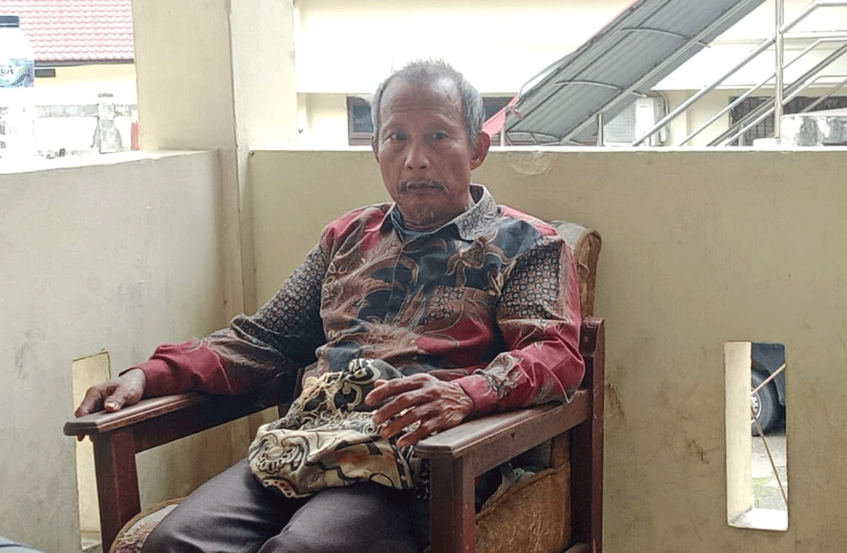 Bazatulo Ndruru beri keterangan pada wartawan