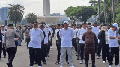 Gubernur dan Wakil Gubernur Sumatera Barat terpilih, Mahyeldi Ansharullah dan Vasko Ruseimy mengikuti gladi kotor jelang pelantikan di Monas, Jakarta Pusat, Selasa (18/2/2025). (Biro Adpim)