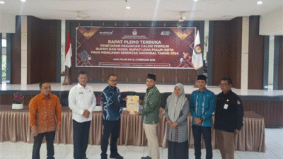 Penyerahan SK kepada pemenang Pilkada Limapuluh Kota