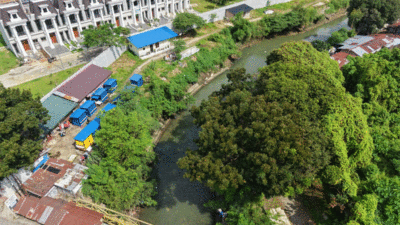 Bangunan di sepanjang sungai yang perlu dapat perhatian.