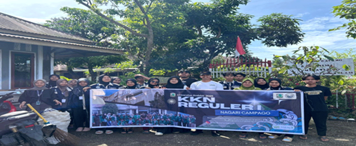 Foto bersama di Taman Dasawisma PKK, Nagari Campago, Padang Pariaman