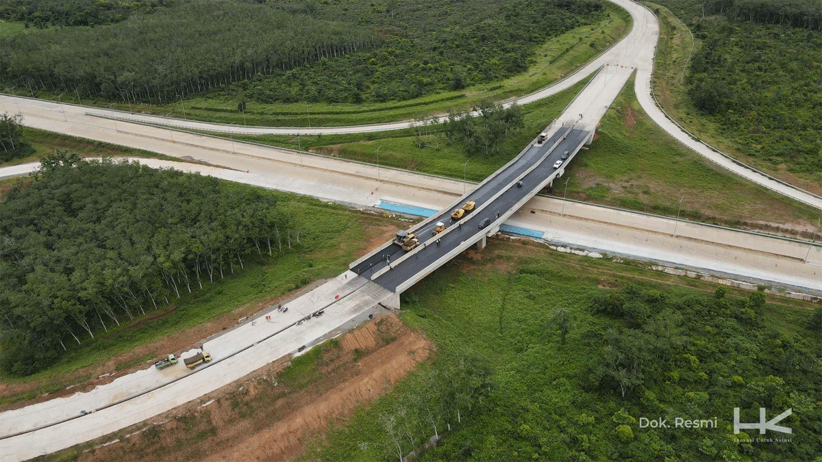 Tol yang dibangun Hutama Karya