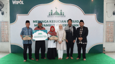 Foto bersama di sela kegiatan