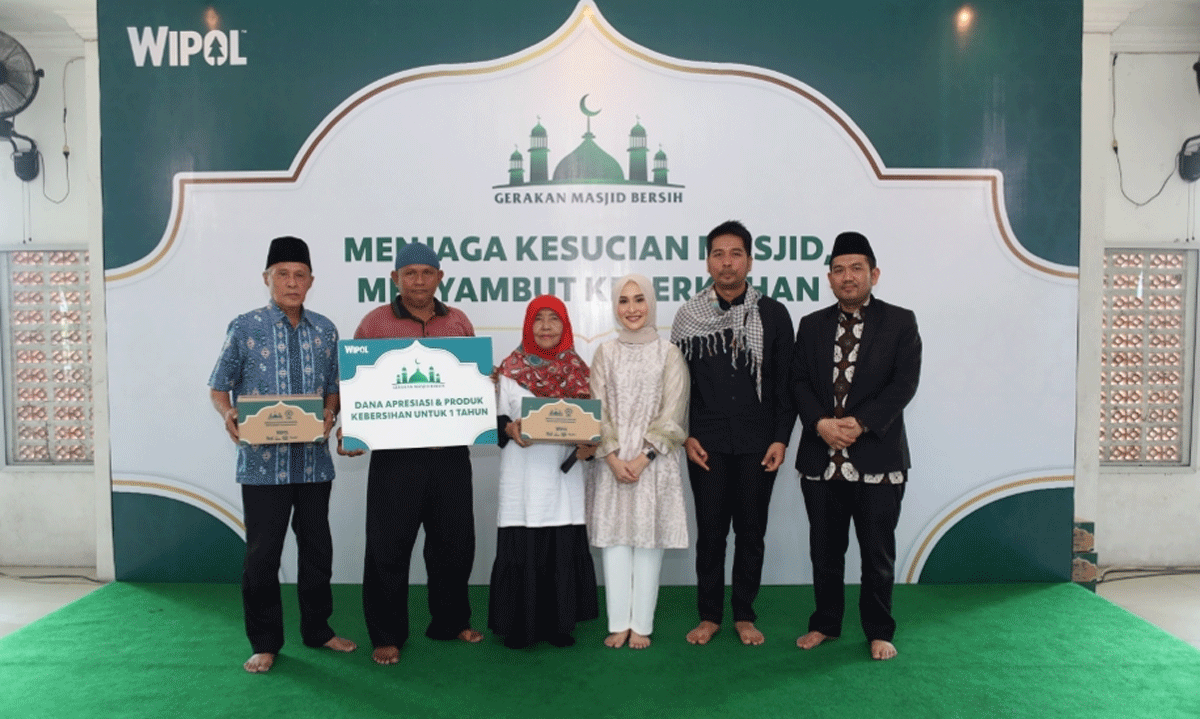 Foto bersama di sela kegiatan