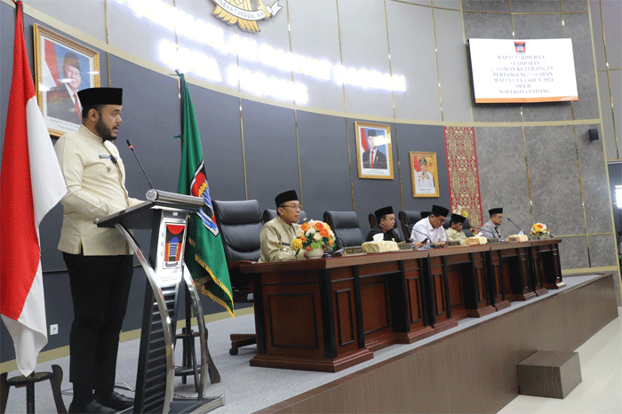 Dewan Perwakilan Rakyat Daerah (DPRD) Kota Padang adakan rapat paripurna dengan agenda penyampaian laporan keterangan pertanggungjawaban Wali Kota 2024. Rapat paripurna diadakan di ruang sidang utama gedung dewan komplek perkantoran Aie Pacah, Senin (10/3/2025).