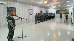 Komandan Detasemen Polisi Militer (Denpom) I/5 Medan, Letkol CPM Hanri Wira Kusuma melepas keberangkatan umrah gratis bagi Peltu Heri Santoso, personel Subdenpom I/5-2 Binjai.