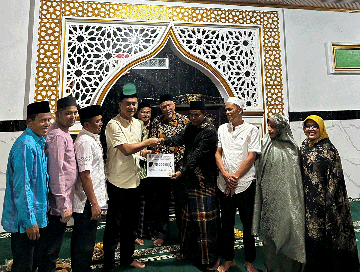 Tim Ramadhan yang dipimpin Oleh Ketua DPRD Sijunjung, Rengga Wana Putra safari Ramadan ke Jorong Bukik Sabalah, Kenagarian Tanjung Lolo, Kamis (6/3/2025).