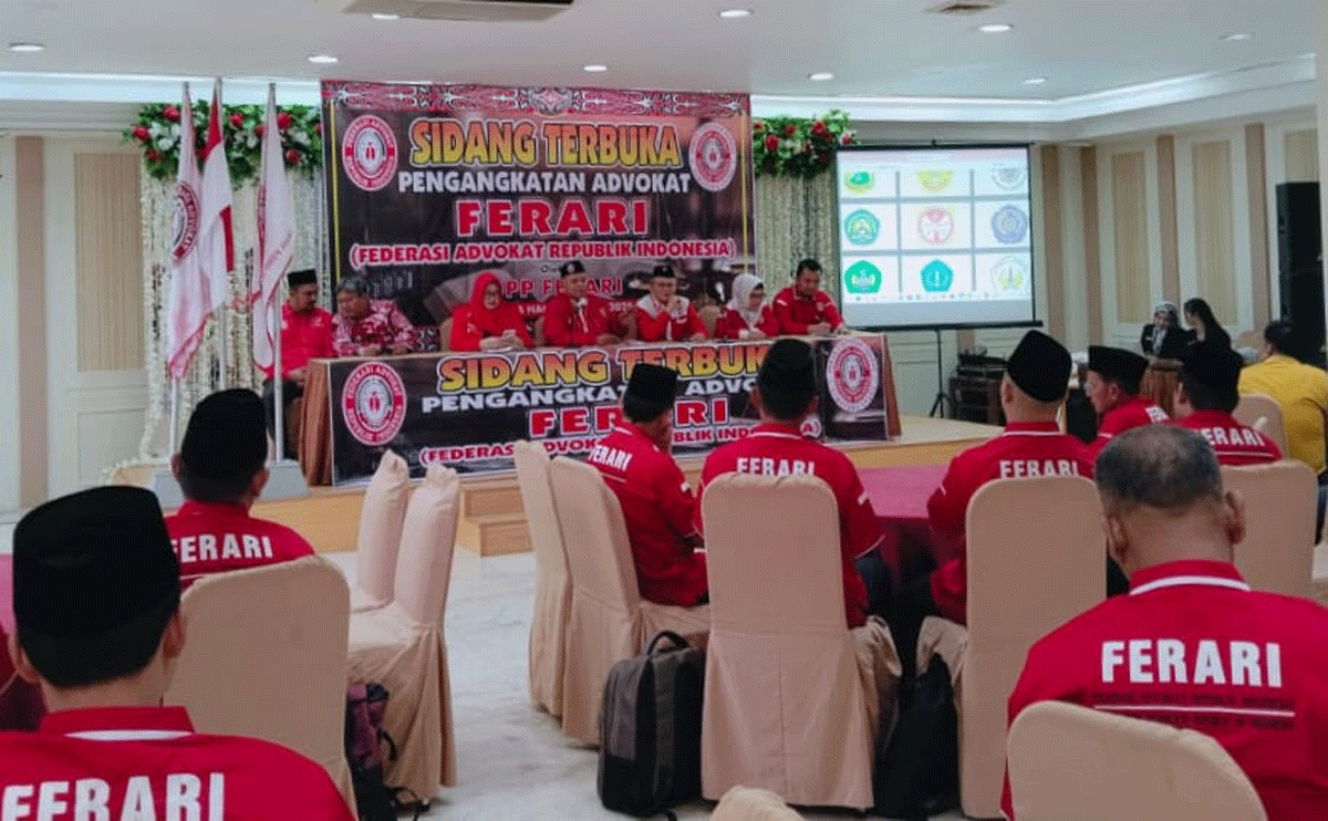 Dewan Pimpinan Pusat (DPP) Federasi Advokat Republik Indonesia (FERARI) kembali menunjukkan komitmen dalam mencetak advokat profesional dengan menggelar pengangkatan dan pembekalan advokat Angkatan X di Hotel Danau Toba Internasional, Medan, Kamis (10/32025).