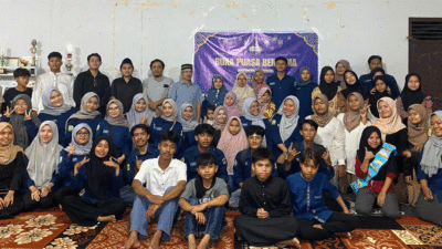 Foto bersama di sela buka puasa bersama.