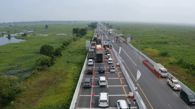 Arus Mudik, Ribuan Kendaraan Lintasi Tol Padang-Sicincin