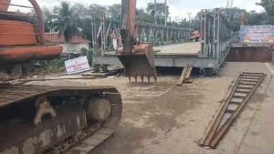 Jembatan bailey di ruas Jambi-Sumbar di Bungo, Jambi yang sudah berfungsi.