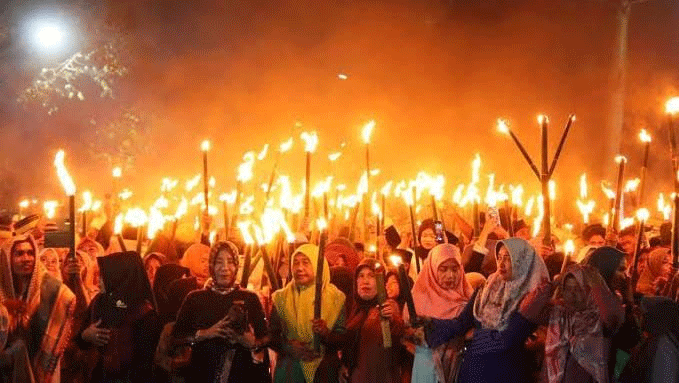 Ilustrasi pawai obor.