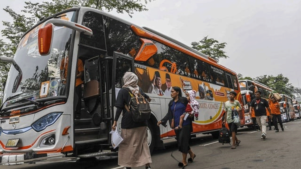 Bus mudik gratis tahun lalu yang diinisiasi Andre Rosiade dan Partai Gerindra. (Tirto.id)