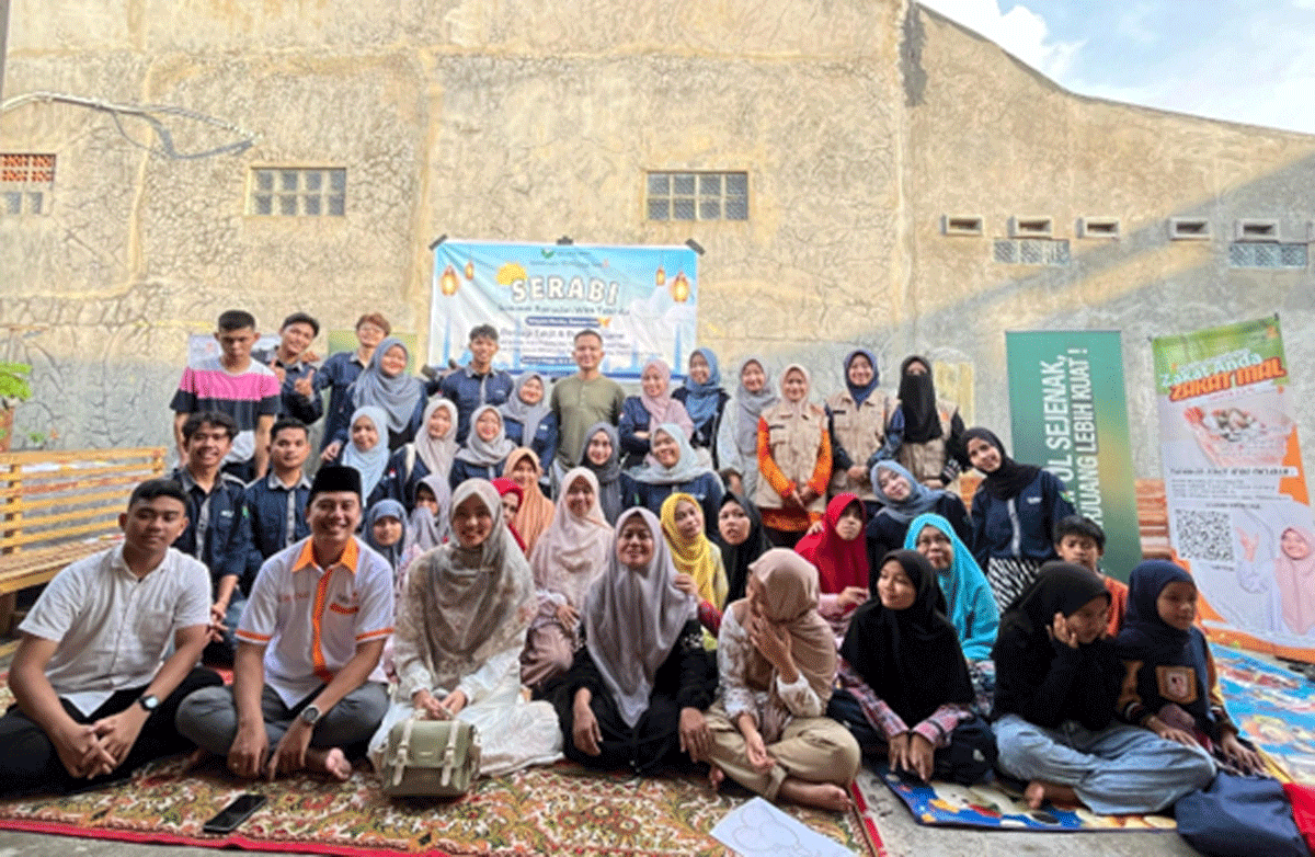 Foto bersama usai buka puasa bersama.