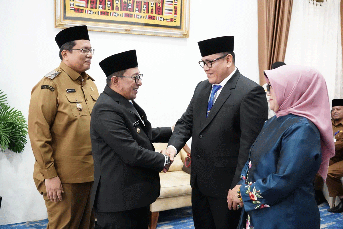 Bupati Tanah Datar Eka Putra lantik Elizar sebagai Penjabat (Pj) Sekretaris Daerah (Sekda), Senin (3/3/2025) di Gedung Indo Jolito Batusangkar.