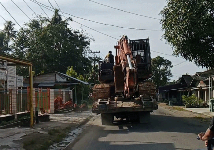 Alat berat yang sebelumnya digunakan untuk menambang Galian C akhirnya tinggalkan lokasi.