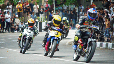 Ikut Bupati Tanah Datar Cup Race Series II, Pebalap dari Sumbar dan Riau Unjuk Kebolehan di Batusangkar